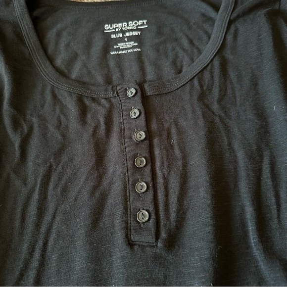 NWT Torrid Super Soft Slub Scoop Neck Long Sleeve Henley Tee 1X - Picture 4 of 7